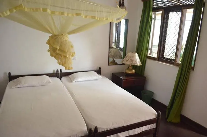 Kandy Inn Madugalle'S Family Guest House Habitación en casa particular